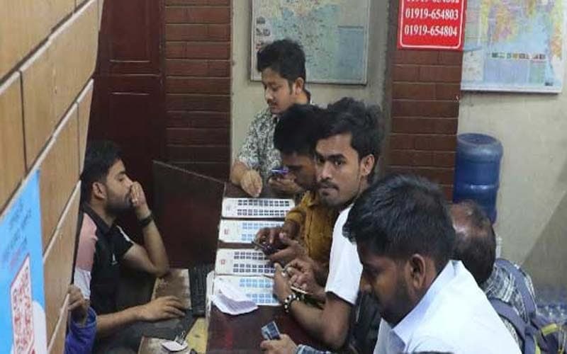ঈদযাত্রায় চট্টগ্রামে বাড়তি বাসভাড়া আদায়, সাথে ভোগান্তিও