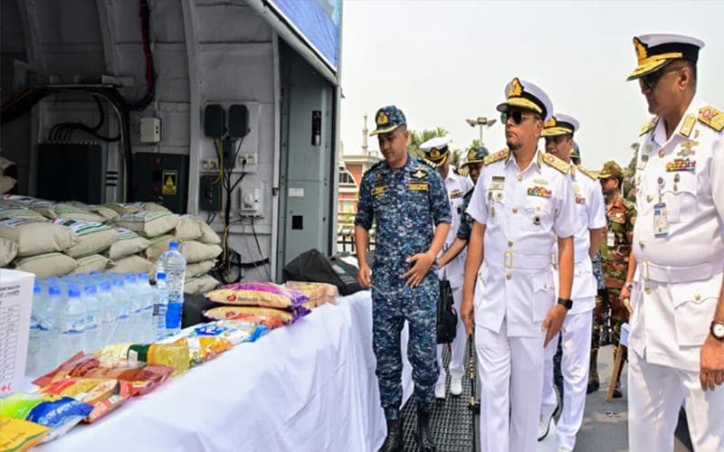 ত্রাণ নিয়ে মিয়ানমারের পথে নৌবাহিনীর যুদ্ধ জাহাজ