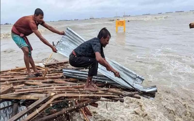 চট্টগ্রামে জলোচ্ছ্বাস ও পাহাড় ধসের সতর্কতা