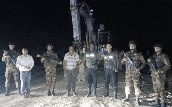 রাঙ্গুনিয়ায় গভীর রাতে পাহাড় কাটার বিরুদ্ধে ইউএনও‘র অভিযান