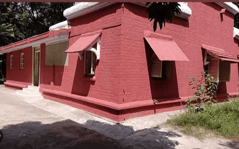 চট্টগ্রামে রেল কর্মকর্তার চোখের সামনেই দরপত্র ছিনতাই!