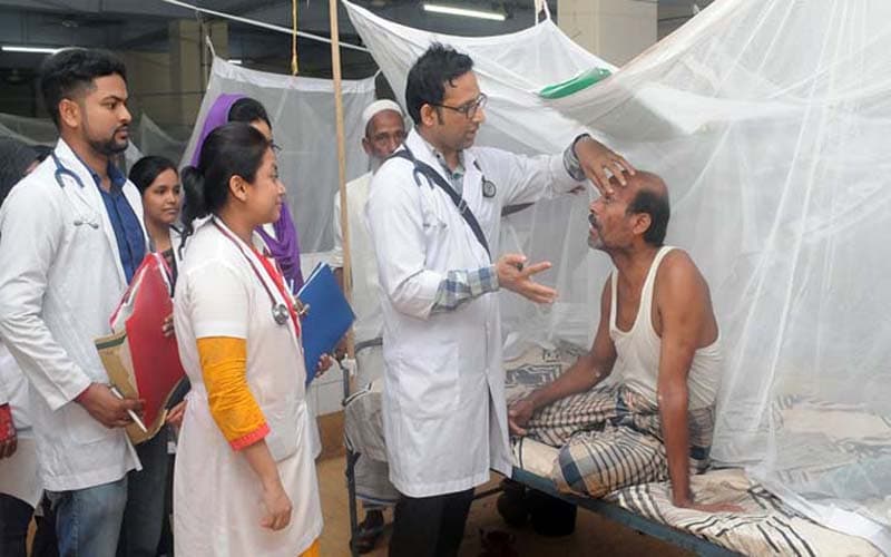 চট্টগ্রামে চিকুনগুনিয়ায় জ্বরের চেয়ে কষ্ট বেশি খরচে!