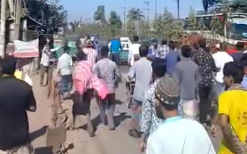 চট্টগ্রামে অটোরিকশা চালকদের হামলায় ২ পুলিশ আহত, আটক ১২