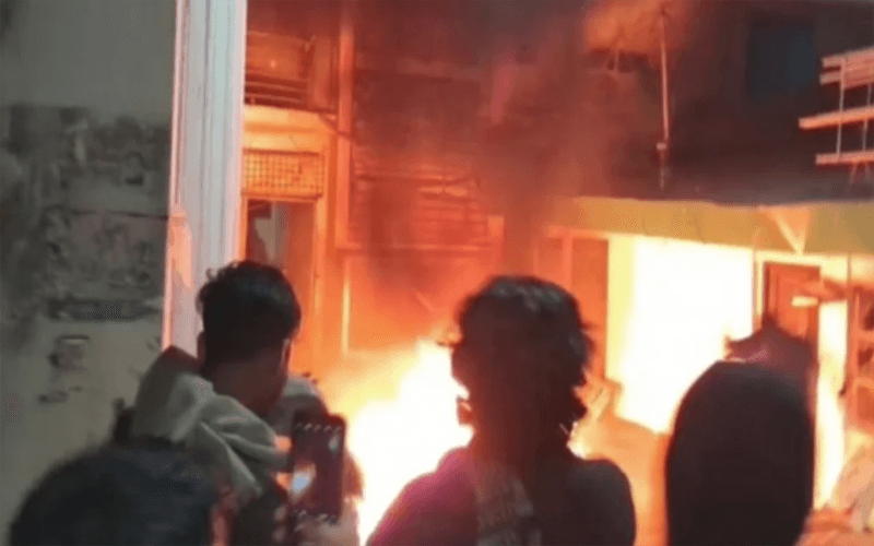 হাদির মৃত্যুর প্রতিবাদে চট্টগ্রামে নওফেলের বাড়িতে অগ্নিসংযোগ