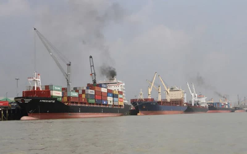 চট্টগ্রাম বন্দরের বহির্নোঙরে ভাসছে ৮৫ মাদার ভেসেল