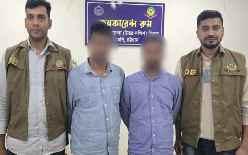 চট্টগ্রামে ডিবি পরিচয়ে প্রবাসীর সর্বস্ব ছিনতাই, গ্রেপ্তার ২