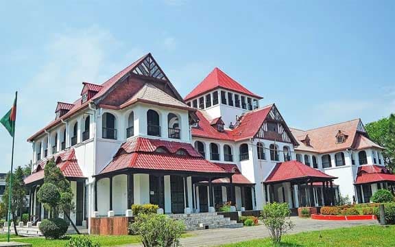 রং-তুলিতে প্রাণ ফিরে পাচ্ছে জিয়া স্মৃতি জাদুঘর