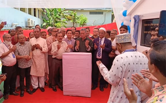 রাজনৈতিক হস্তক্ষেপে অনেক শিক্ষা প্রতিষ্ঠান ক্ষতিগ্রস্ত হয়েছে