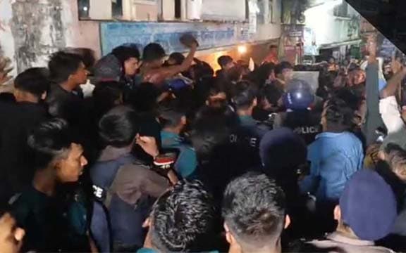 চট্টগ্রামে চার বছরের শিশুকে ধর্ষণ, এলাকাজুড়ে ক্ষোভ