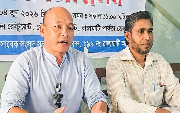 দীপেন দেওয়ানের পাশে প্রতিদ্বন্দ্বী পহেল চাকমা ও বাশার