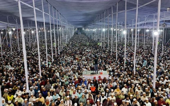 আজহারীর তাফসির শুনতে চট্টগ্রামের প্যারেড ময়দানে জনতার ঢল