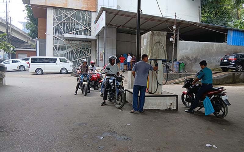 দাম বাড়তেই উধাও জ্বালানি তেলের সংকট