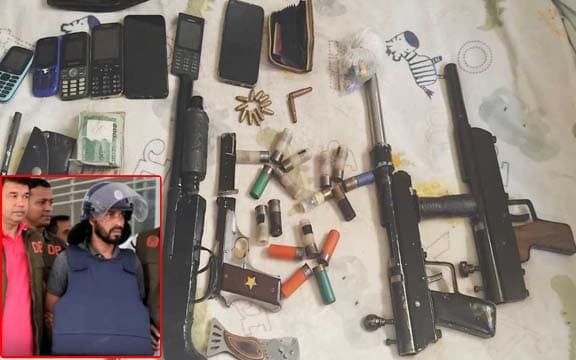 জঙ্গল সলিমপুরের সন্ত্রাসী মনা হাটহাজারী থেকে গ্রেপ্তার,