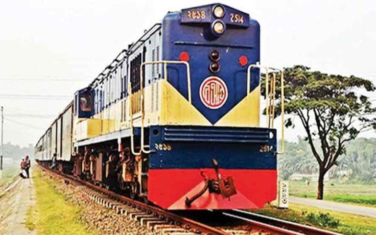 ট্রেনের টিকিট কালোবাজারিতে জড়িত সহজ ডটকম ও রেল কর্মকর্তারা