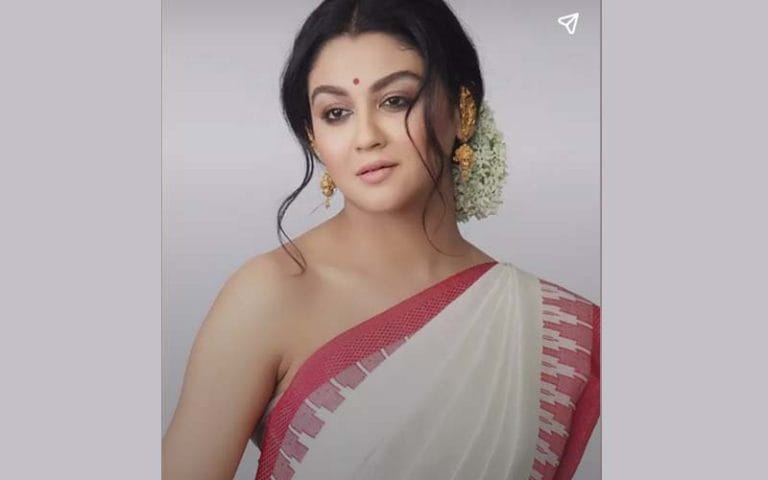সাধ মেটালেন জয়া