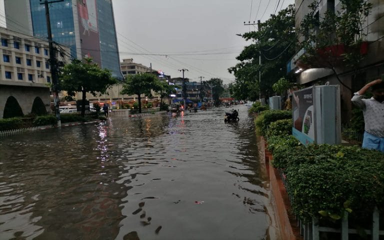 কালবৈশাখী ঝড়ের পানিতে তলিয়ে গেছে চট্টগ্রাম