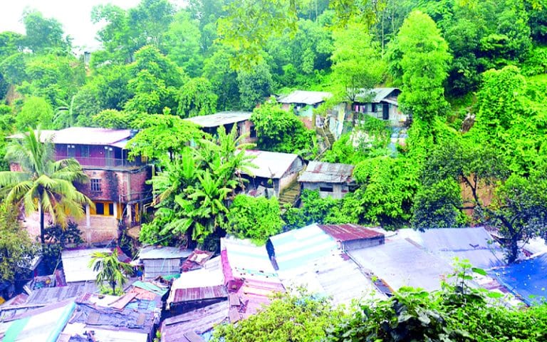 চট্টগ্রামে পাহাড়ের ‘মরণফাঁদে’ সাড়ে ৬ হাজার পরিবার