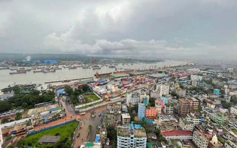 চট্টগ্রামে অঝোর ধারায় নামবে বৃষ্টি, পাহাড় ধসের সতর্কতা জারি