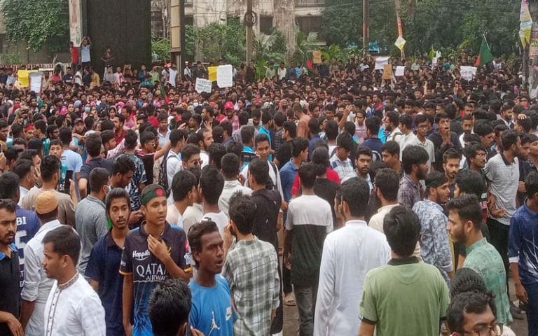 কোটা আন্দোলনে হামলার প্রতিবাদে চট্টগ্রামে শিক্ষার্থীদের বিক্ষোভ