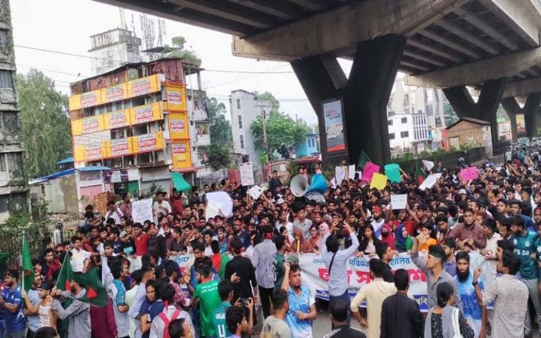 কোটা বাতিলের দাবিতে এবার চট্টগ্রাম মহানগরে সড়ক অবরোধ