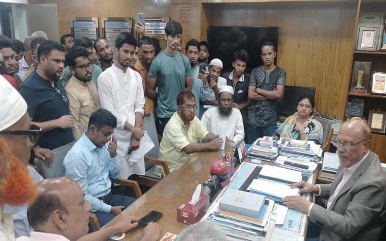 চট্টগ্রাম ওয়াসার এমডি এ কে ফজলুল্লাহকে পদত্যাগের আল্টিমেটাম