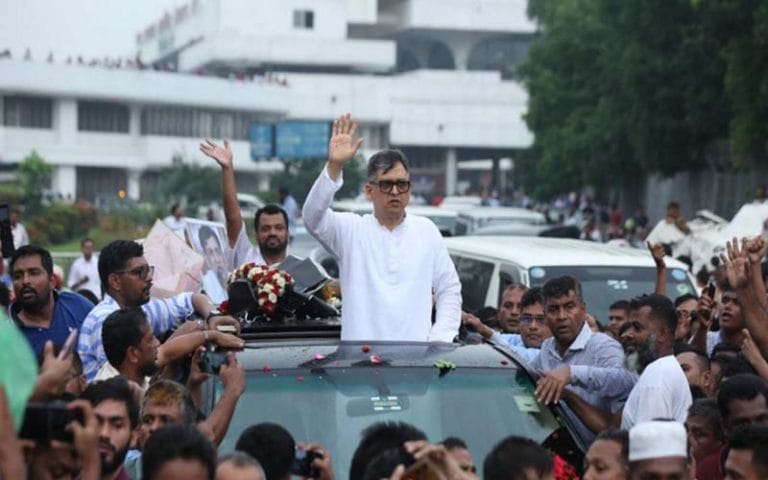এস আলমের গাড়িতে চড়ে সংবর্ধনা নিলেন বিএনপি নেতা সালাহউদ্দিন