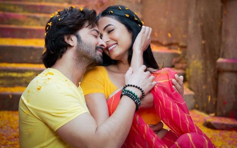 থমকে আছে বড় বাজেটের অনেকগুলো সিনেমা!