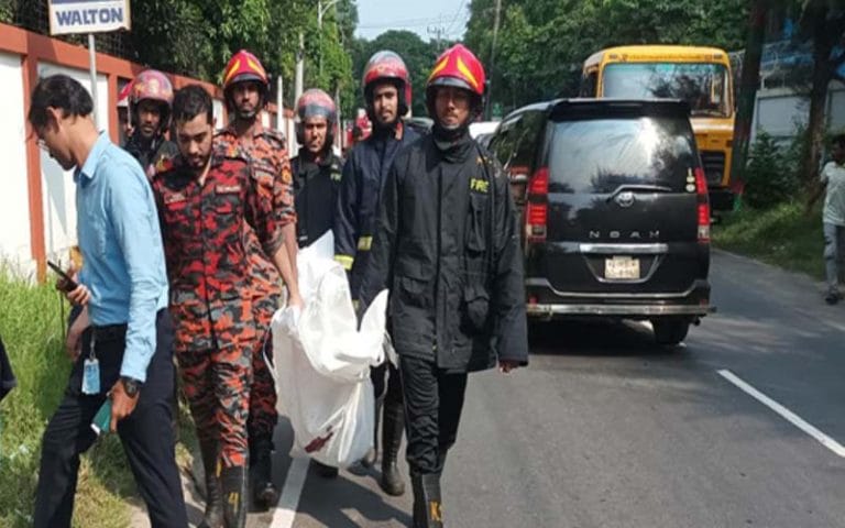 চট্টগ্রামে তেলবাহী জাহাজে অগ্নিকাণ্ডের ঘটনায় দুই মরদেহ উদ্ধার