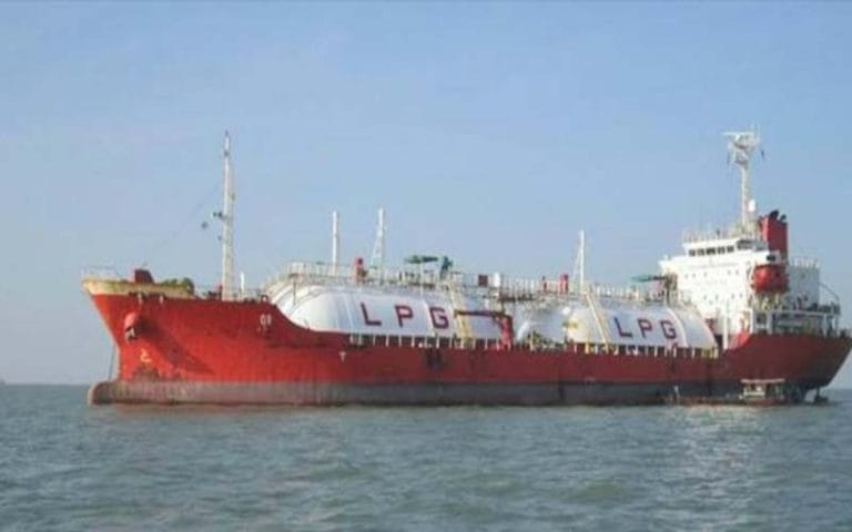 চট্টগ্রাম বন্দরে এলপিজিবাহী ইরানি জাহাজ নিয়ে তোলপাড়