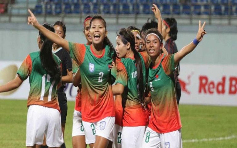 ভারতকে উড়িয়ে সাফের সেমিতে বাংলার বাঘিনীরা