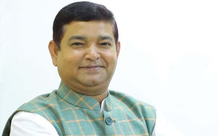 সাবেক প্যানেল মেয়র লিটনের বাসায় তৈরী হচ্ছে বিদেশি ব্র্যান্ডের নকল সিগারেট