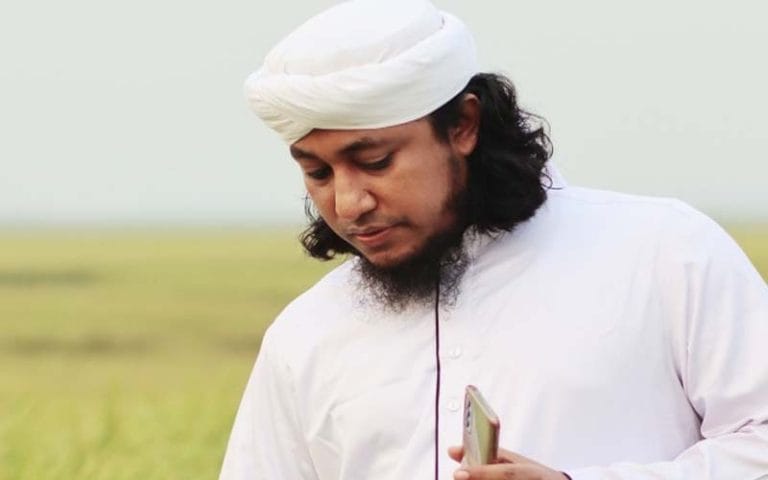 পালিয়ে গ্রেপ্তার এড়ালেন তাহেরি, পুলিশের গাড়ি ভাঙায় আটক ৪