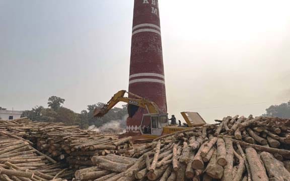 রাঙ্গুনিয়ায় দুটি ইটভাটা গুড়িয়ে অভিযান শেষ পরিবেশ অধিদপ্তরের!