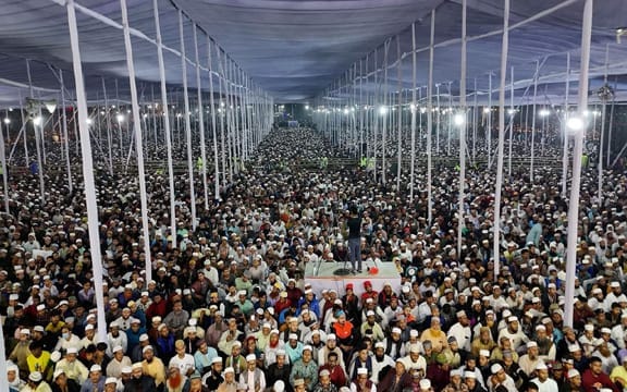 আজহারীর তাফসির শুনতে চট্টগ্রামের প্যারেড ময়দানে জনতার ঢল