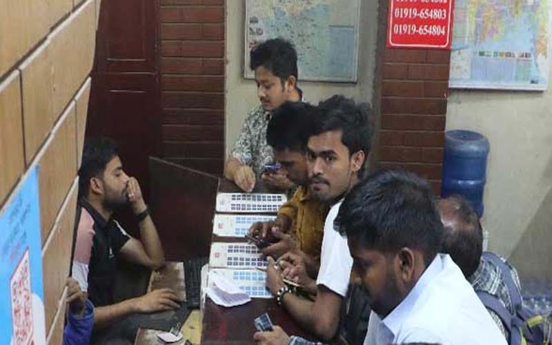 ঈদযাত্রায় চট্টগ্রামে বাড়তি বাসভাড়া আদায়, সাথে ভোগান্তিও