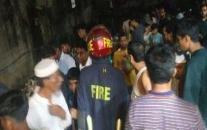 চট্টগ্রামে ব্যাটারিচালিত রিকশা নালায়, শিশু নিখোঁজ