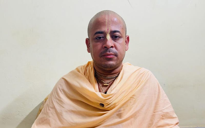 দুপুরে জামিন সন্ধ্যায় স্থগিত চিন্ময় দাসের জামিন