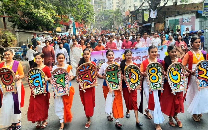 চট্টগ্রামে আনন্দ-শোভাযাত্রায় বর্ষবরণ উদযাপন