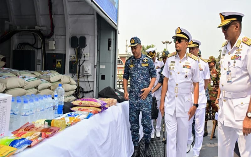 ত্রাণ নিয়ে মিয়ানমারের পথে নৌবাহিনীর যুদ্ধ জাহাজ