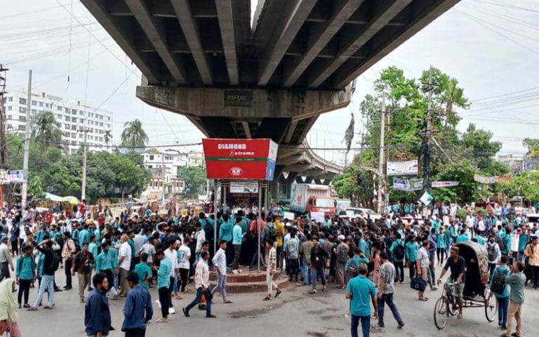 বাংলা ব্লকেড কর্মসূচিতে চট্টগ্রামে পলিটেকনিক শিক্ষার্থীদের বিক্ষোভ
