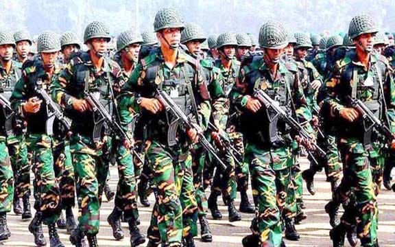 বাংলাদেশ থেকে ৭২৫ সৈনিক নিচ্ছে কাতার!