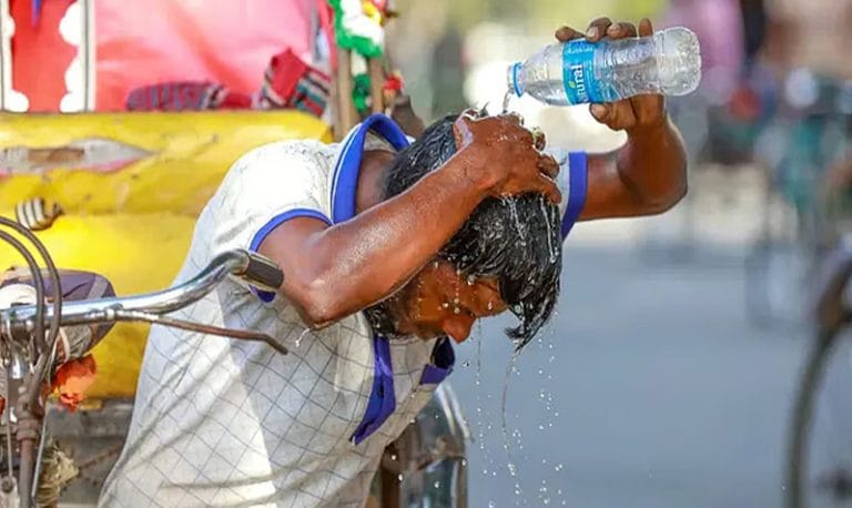 ৩৭ ডিগৃ সেলসিয়াস তাপমাত্রায় পুড়ছে চট্টগ্রাম