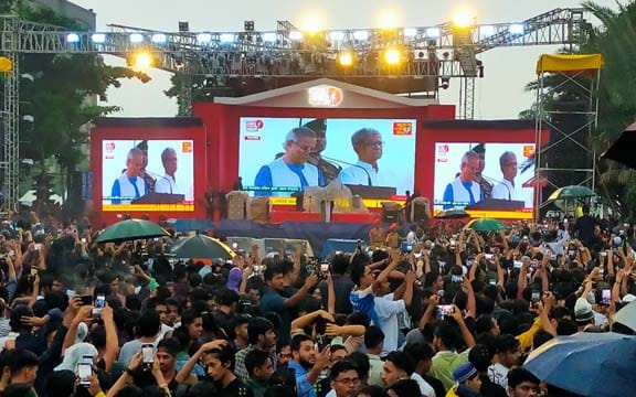 জুলাই শহিদদের ‘জাতীয় বীর’ ঘোষণা, পরিবার পাবে সুরক্ষা