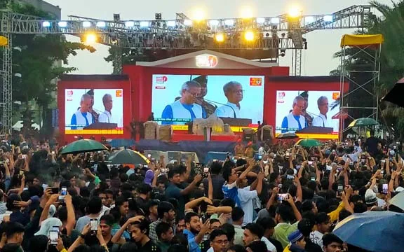 জুলাই শহিদদের ‘জাতীয় বীর’ ঘোষণা, পরিবার পাবে সুরক্ষা