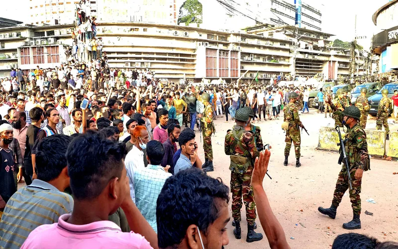 চট্টগ্রামে জ্বলে উঠে দাবানল, হামলা চালায় আ‘লীগ
