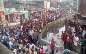 চট্টগ্রামে খাল খনন করতে গিয়ে প্রাণ গেল স্কেভেটর চালকের