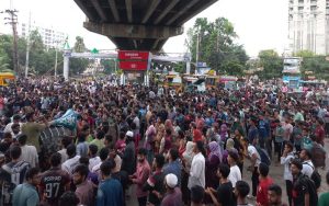 রাজপথে চুয়েট শিক্ষার্থীরাও