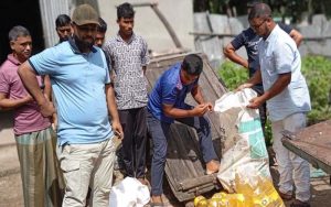 চট্টগ্রামে বাজারে মিলল টিসিবির হাজার লিটার সয়াবিন তেল