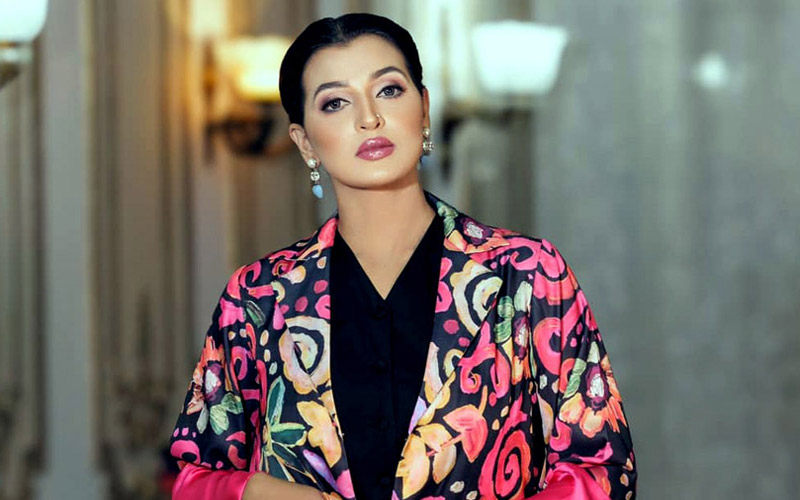 চামড়া যাদের শক্ত সেসব মেয়েদের জন্য এই রঙিন জীবন : বর্ষা