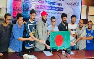 মানাসলু জয়ের গল্প শোনালেন বাবর-তানভীর